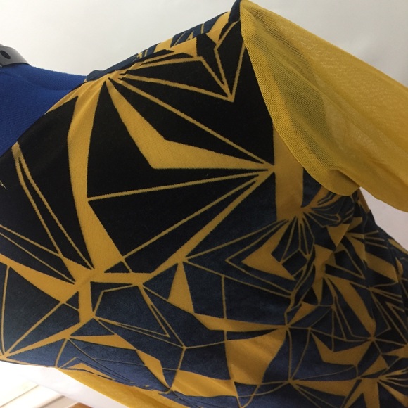 Viviana G Velvet mesh geometric long sleeve tee L - Picture 8 of 8